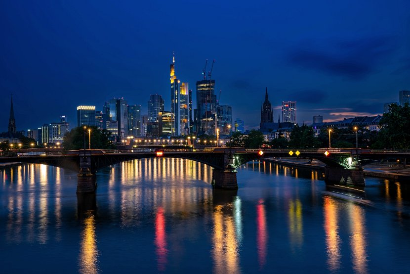 Uwe St - D02831-FFM Skyline - 4 Apr 2024