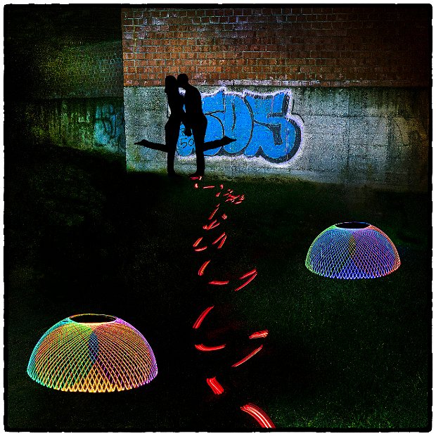lightpainting...kiss in the night-Heinz_Beckers