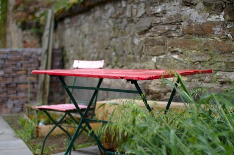 Tisch im Bauerngarten